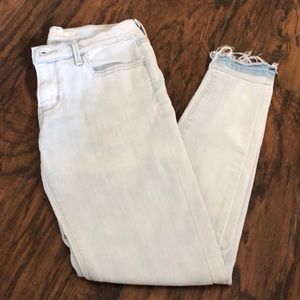 Light wash ankle jeans
